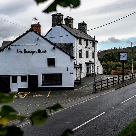 The Berwyn Arms Hotel Corwen Exterior foto