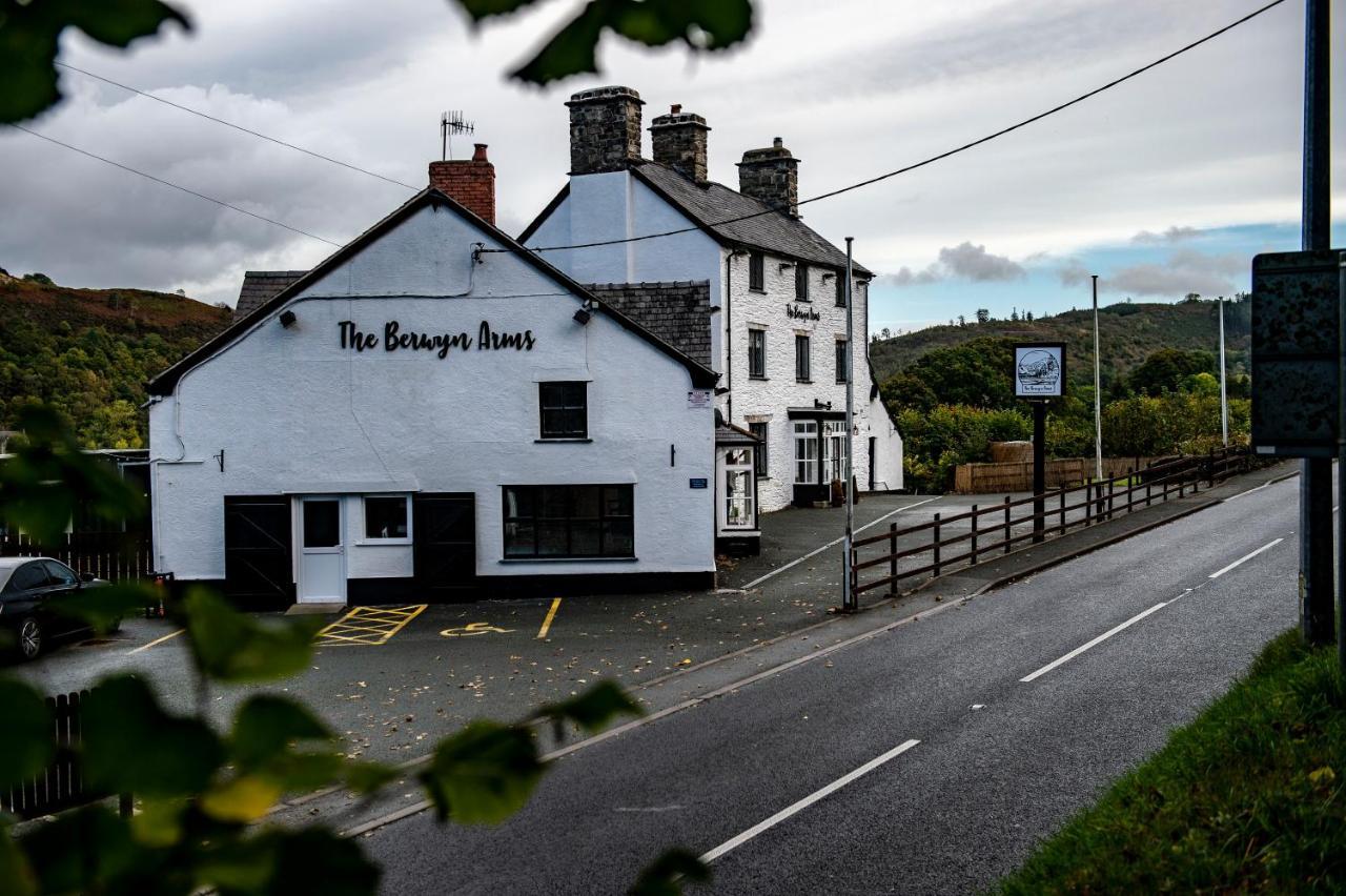 The Berwyn Arms Hotel Corwen Exterior foto